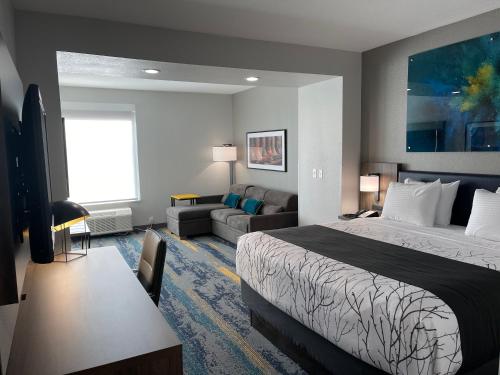 La Quinta Inn & Suites by Wyndham Dallas/Fairpark in Клермонт