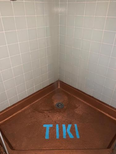 Tiki Lodge Hotel Modesto in McHenry