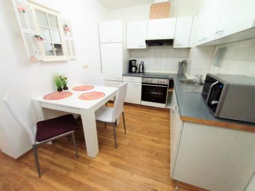 BodenSEE Friedrichshafen City Apartment LARA - image 5