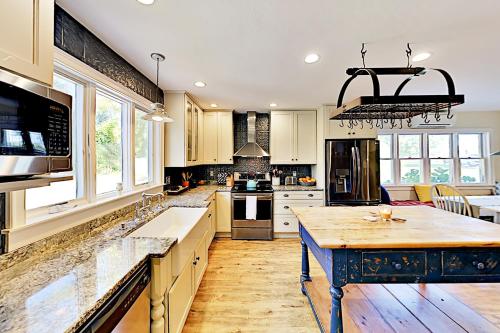Classic Cape Cod Home - Patio & Outdoor Fireplace home - image 7