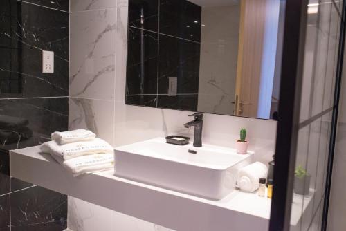 AT Herbal Hotel - image 9