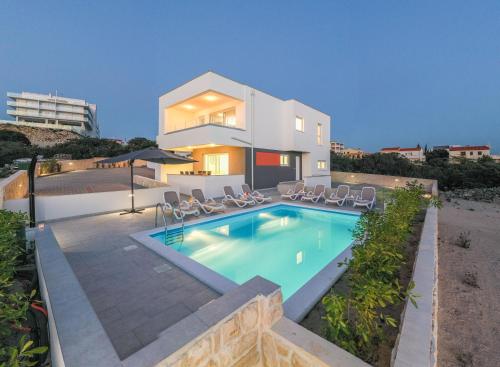 Sanda luxury apartment with pool