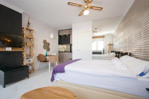 087 Design Studio - Alicante Holiday - main image