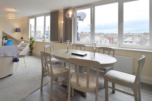 Picture of Scarborough Penthouse - With Private Balcony, Lift And Parking