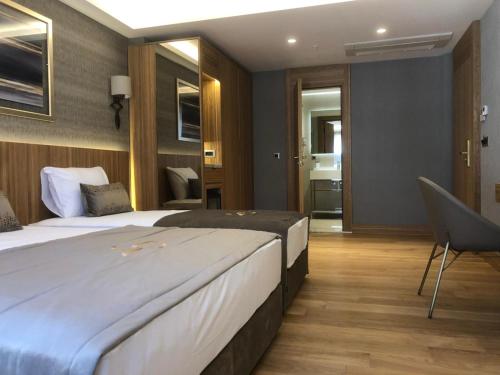 Superior Double Room image 8