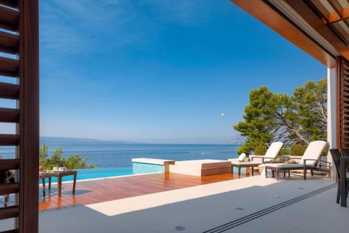 Luxury Seafront Villa Brela Pride with private heated pool at the beach in Brela - Baska Voda