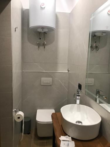 Double Room with Private Bathroom image 1