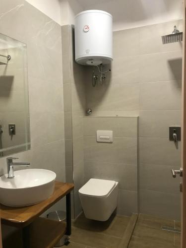Double or Twin Room with Private Bathroom image 1