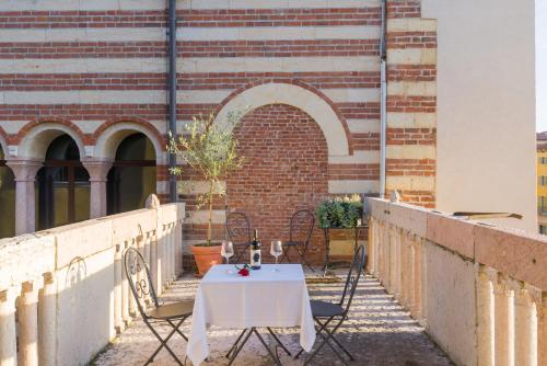 Domus la Costa, Verona