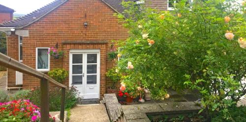 Healing Waters Sanctuary for Exclusive Private Hire and Self Catering Board, Vegetarian, Alcohol & Wifi Free Retreat in Glastonbury