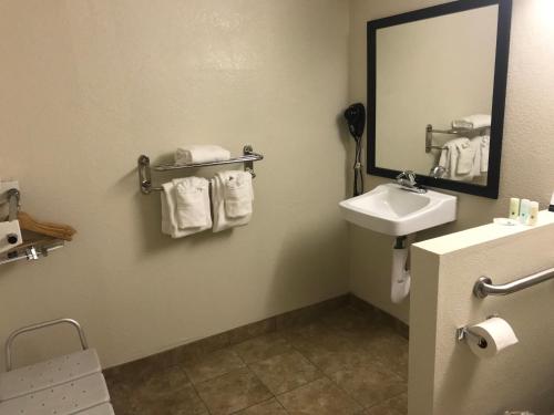 Quality Inn & Suites near Downtown Mesa