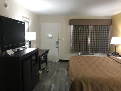 Quality Inn & Suites near Downtown Mesa