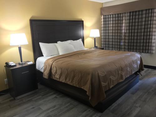 Quality Inn & Suites near Downtown Mesa