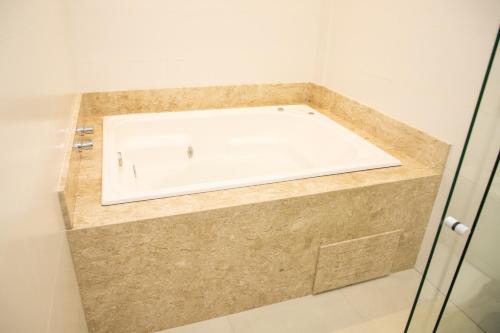 King Room with Spa Bath image 7