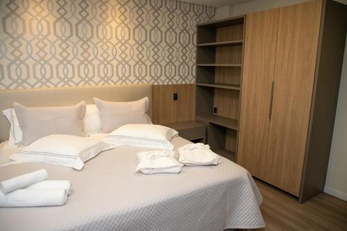 King Room with Spa Bath image 2