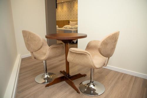 King Room with Spa Bath image 3