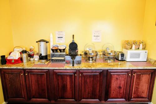 Country Hearth Inn-Union City - main image