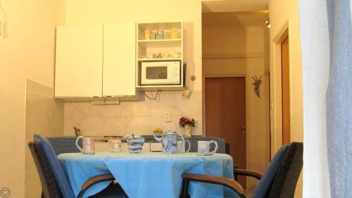 Apartment for two persons with sea view in Trogir near the beach - image 3