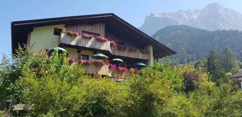 Gästehaus Schoeneweiß in Ehrwald, Österreich