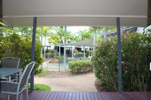 Magnetic Island Tropical Chalet by the Sea