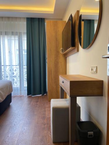 Standard Double Room image 5