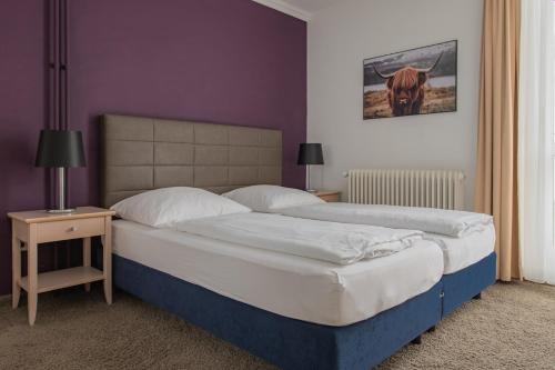 1 king bed, 1 sofa bed