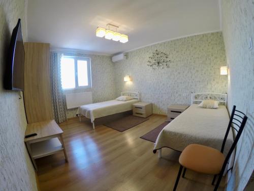 2 twin beds, 1 sofa bed