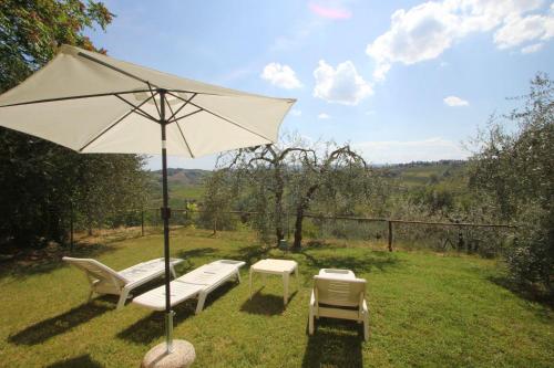  Catignano Villa Sleeps 5, Pension in Luiano