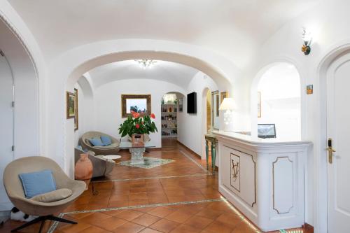 Shared lounge/TV area, Hotel Villa Gabrisa in Positano