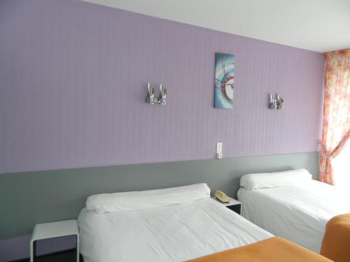2 double beds