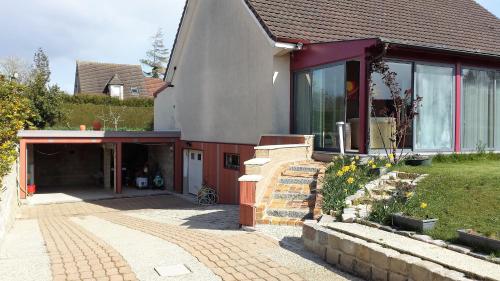 2 chambres privées dans un jardin d'hiver, garage voiture, vélos, motos