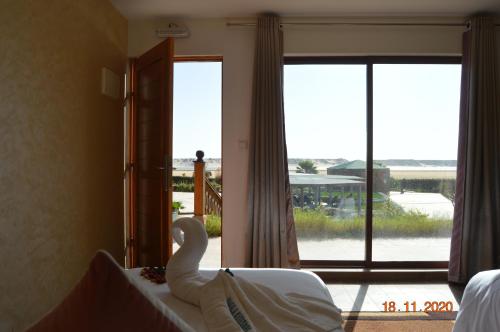 3 twin beds