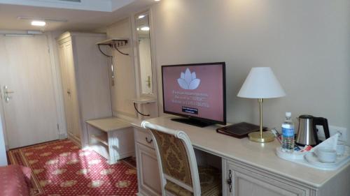 Lotus Hotel - image 5