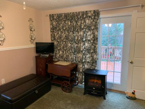Emerald Necklace Inn Bed and Breakfast – Fairview Park, OH