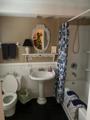 Emerald Necklace Inn Bed and Breakfast in Lakewood, USA