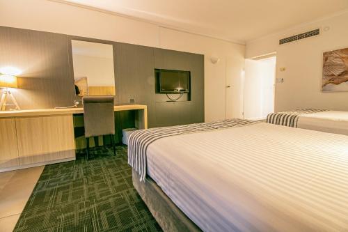 Absolute Beachfront Opal Cove Resort