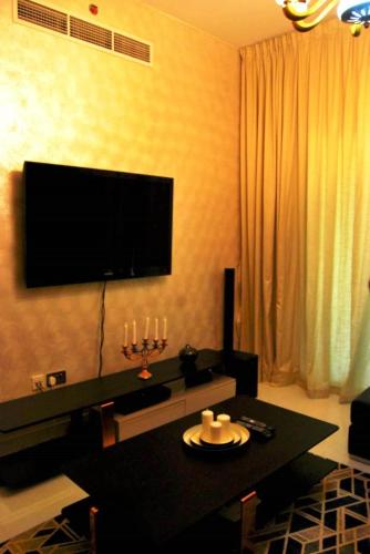 Signature Holiday Homes - Luxury 1 BHK in Resortz 117 by Danube - image 11