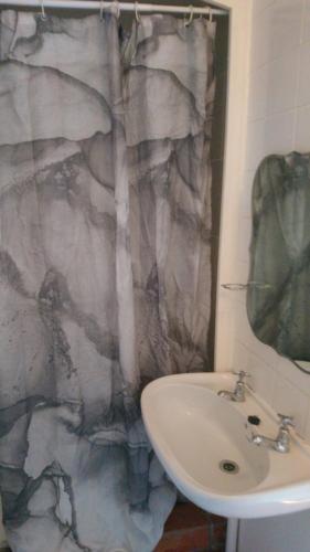 Independent quaint flat, close to beach photo