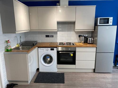 3-bed Ground Floor Apartment In Edgware, , London