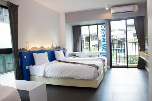 room detail thumbnail 1