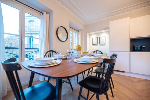 Luxury apartments in Paris Center - image 12