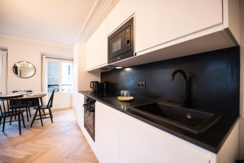 Luxury apartments in Paris Center - image 14