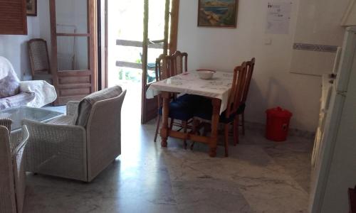  CASA-B- pequeño conjunto adosados in La Caleta-Guardia