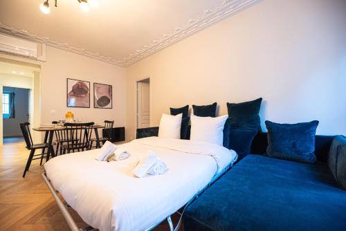Luxury apartments in Paris Center - image 8