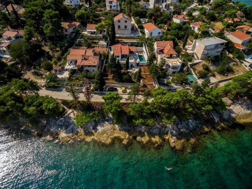 Luxury villa Dream and Live with pool by the beach - image 4