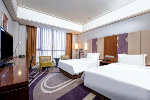 279145895 Holiday Inn Qingdao City Center by IHG - May 4th Square