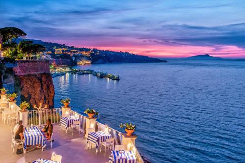 Ресторант, Grand Hotel Riviera in Соренто