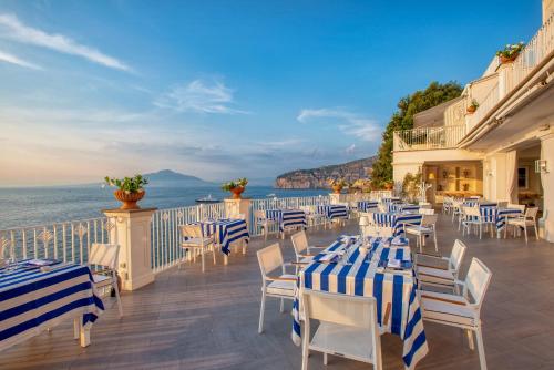 Ресторант, Grand Hotel Riviera in Соренто