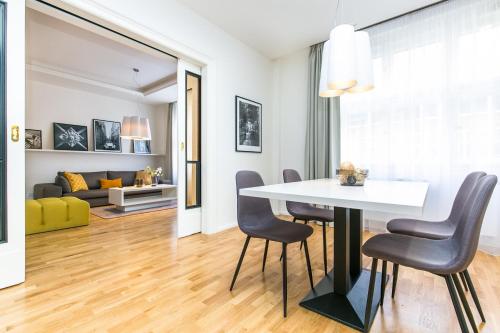 UNIQUE Old Town apartments at Palace Dlouha - image 10