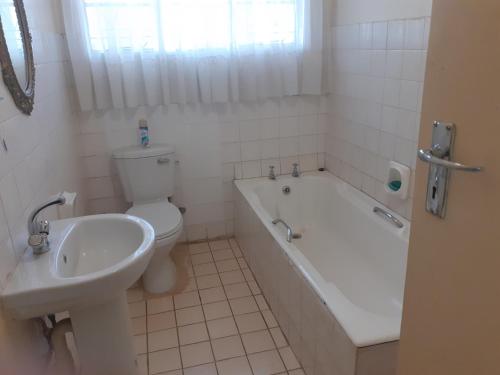 Cottage Sleeps 4 with Pool, Harare (foto 7)